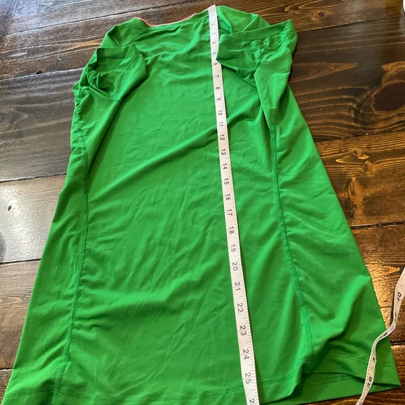 Nike Vivid Green Short Sleeve Tee. See flaw last photo. - Picture 6 of 12